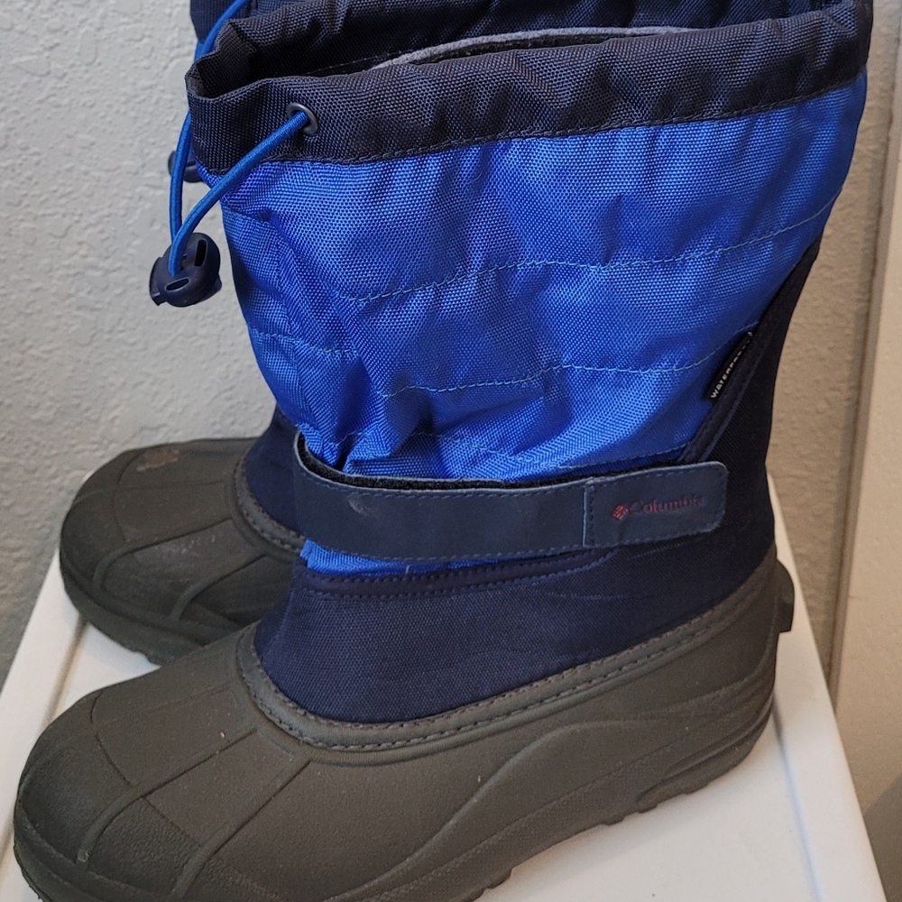 Youth boys 6 Columbia snow boots